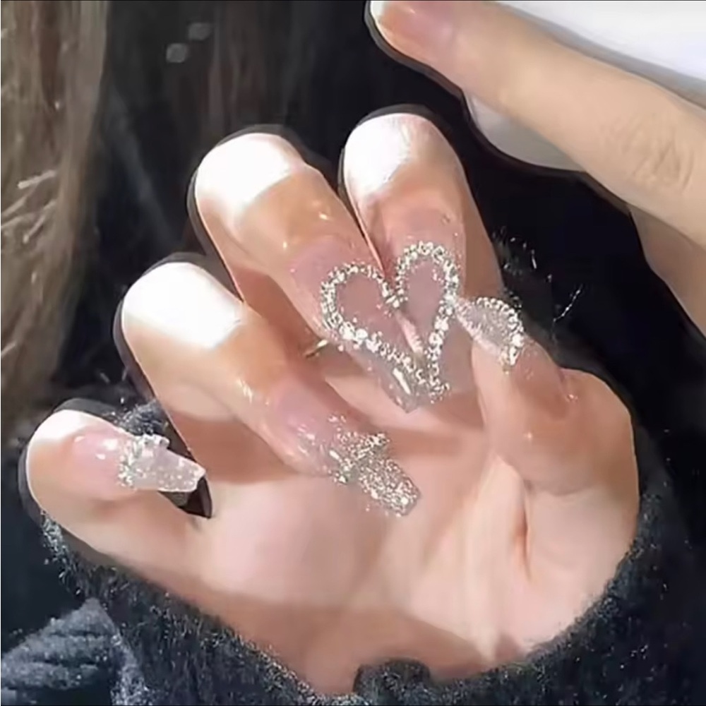 Elegant Silver Glitter Nail Art